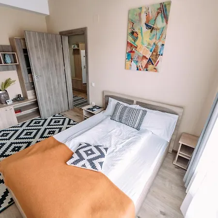 Ξενοδοχείο με διαμερίσματα Brickyard 3*